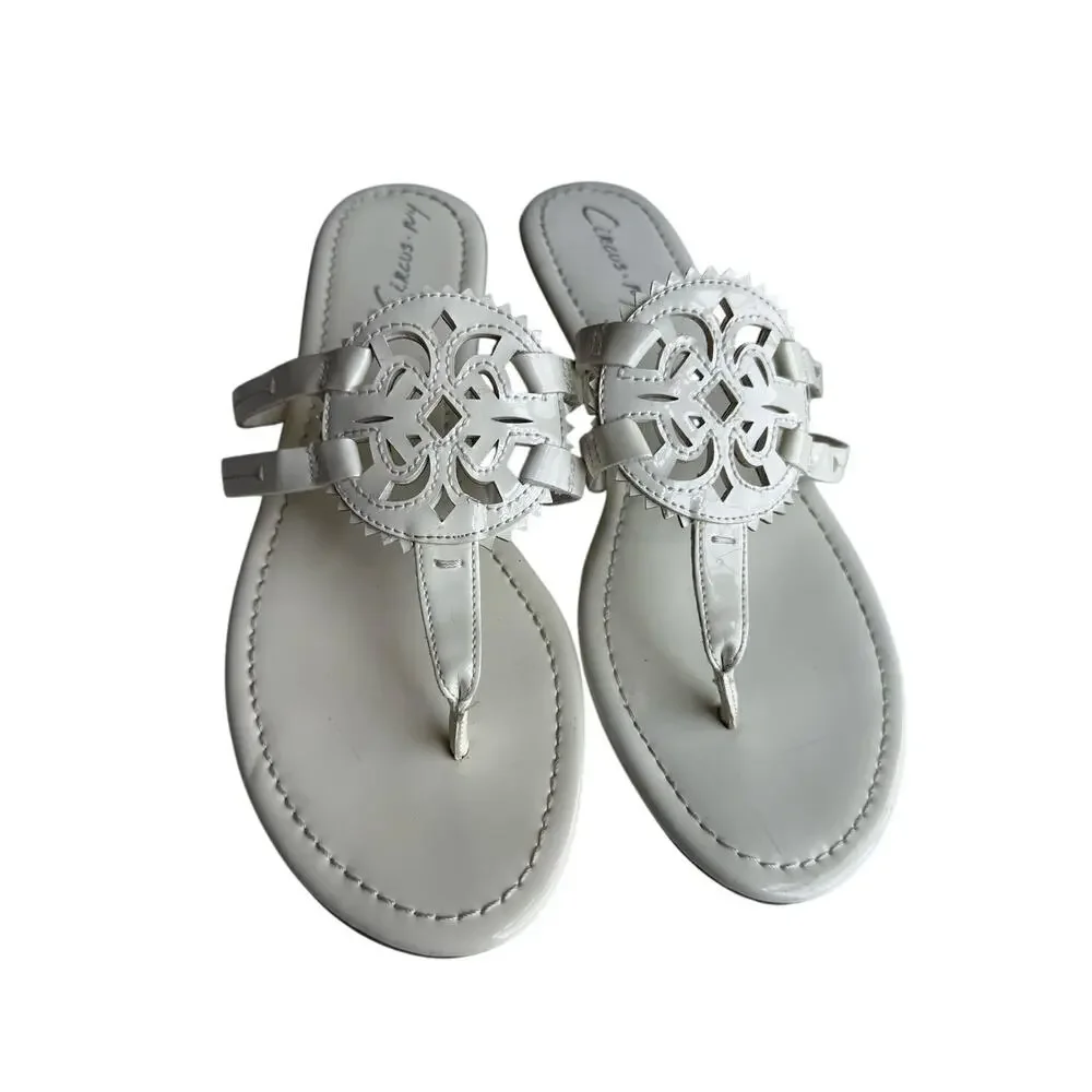 Circus By Sam Edelman Canyon White Vegan Leather Medallion Flat Sandals Size 9.5